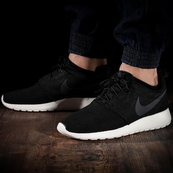 NIKE ROSHE RUN BLACK