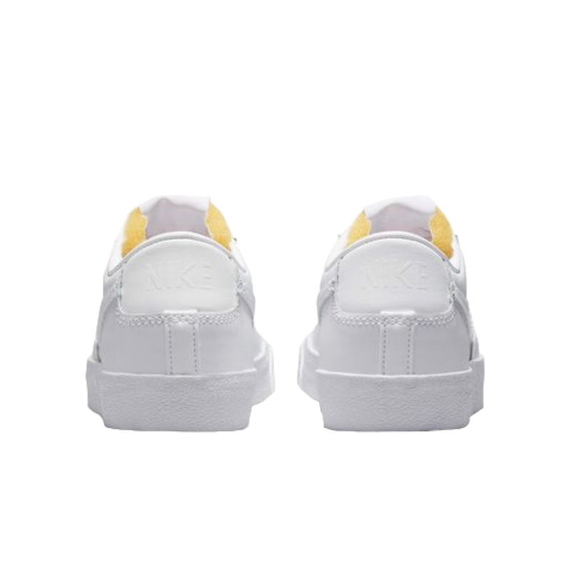 NIKE BLAZER LOW TRIPLE WHITE WOMEN´S