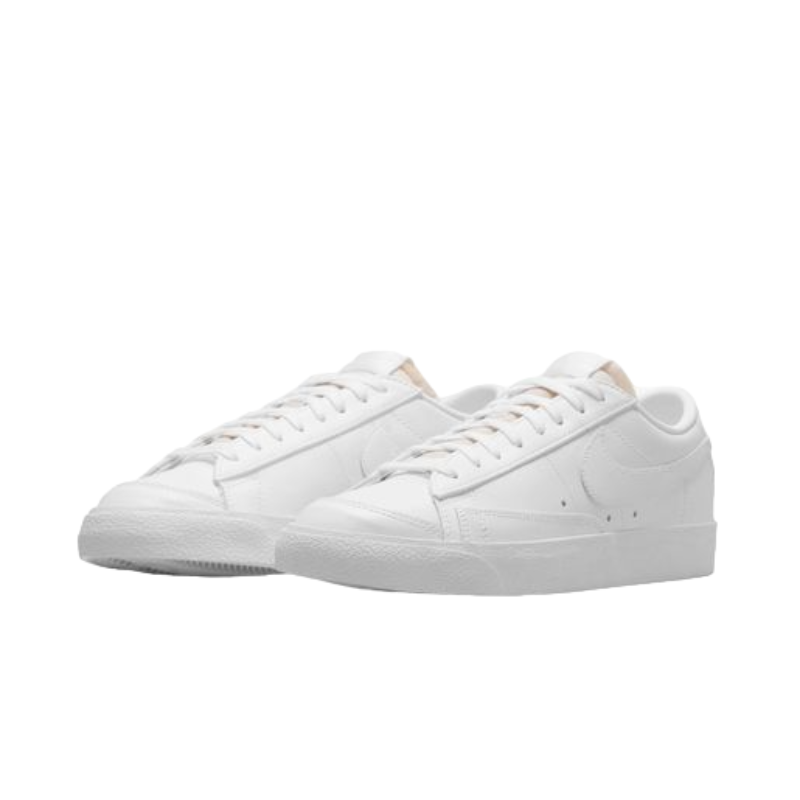 NIKE BLAZER LOW TRIPLE WHITE WOMEN´S