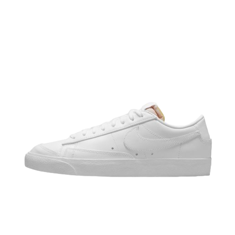 NIKE BLAZER LOW TRIPLE WHITE WOMEN´S