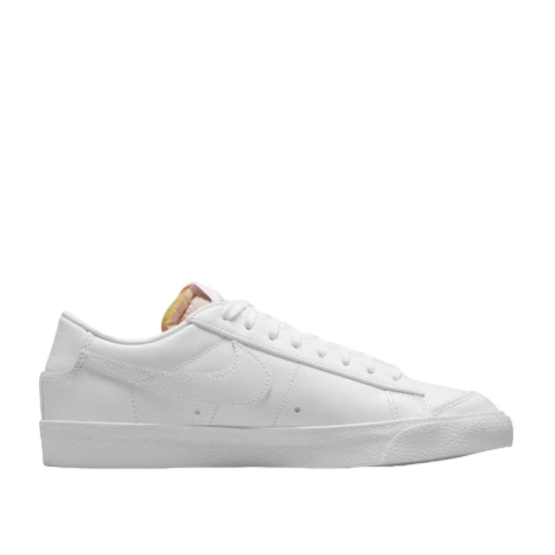 NIKE BLAZER LOW TRIPLE WHITE WOMEN´S