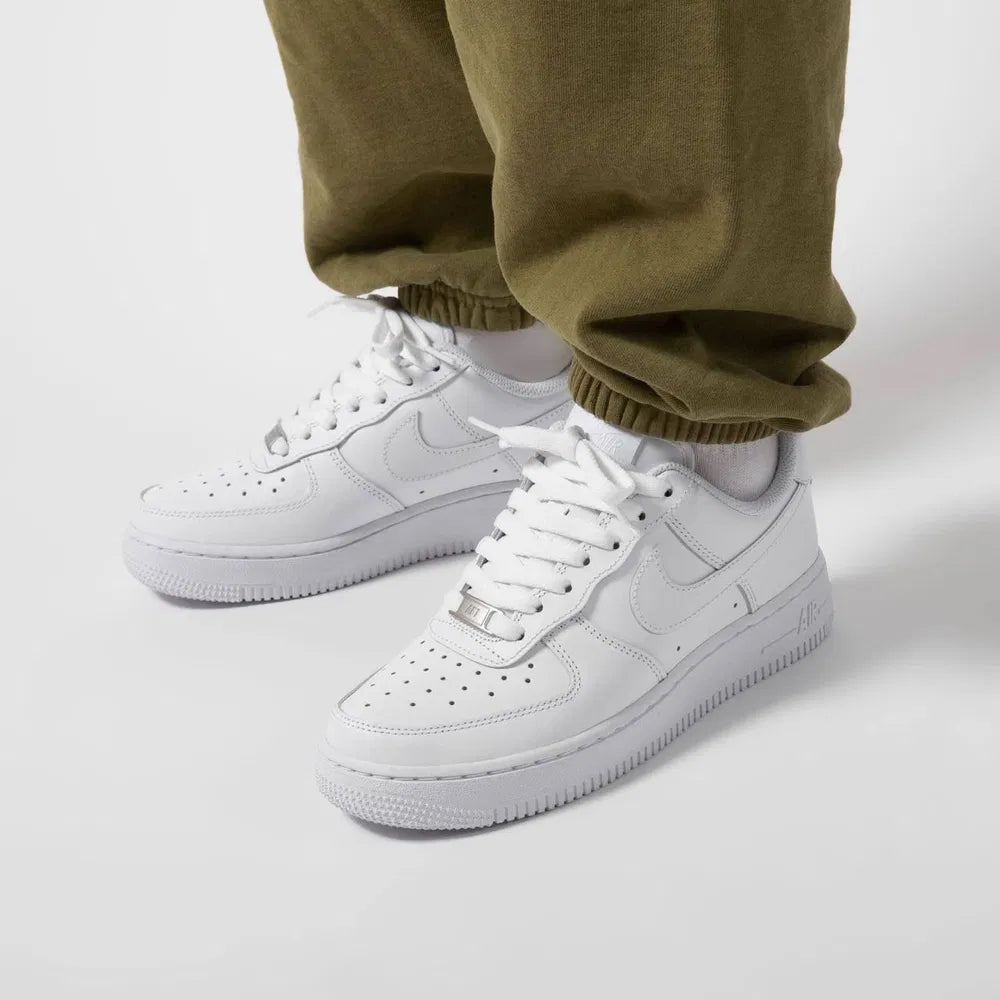 NIKE AIR FORCE 1 LOW TRIPLE WHITE