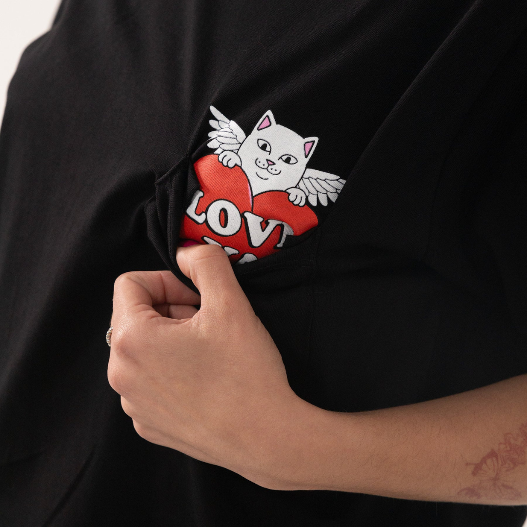 CAMISETA RIPNDIP LOVE YA POCKET TEE (BLACK)